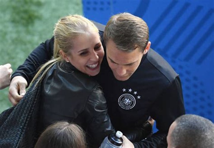 Manuel Neuer is not Married to Wife. Dating Girlfriend: Anika Bissel.