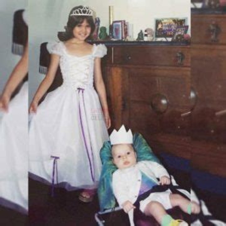 
Who Are Maia Mitchell’s Parents? A Look into Her Siblings and Family 