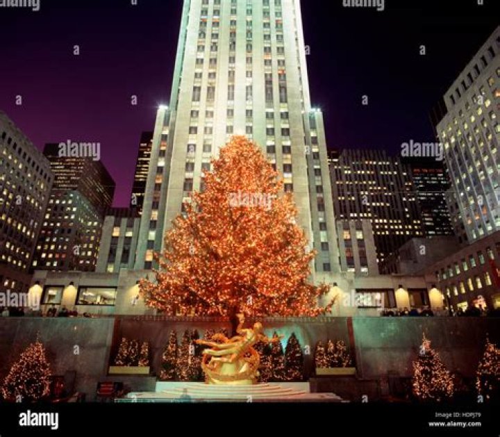 Who pays for Rockefeller Center Christmas tree?